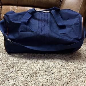 Tommy Hilfiger NWOT 18” duffel
